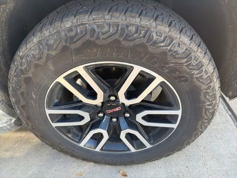 Certified 2023 GMC Yukon AT4 image 13