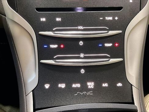 Used 2013 Lincoln MKZ image 32