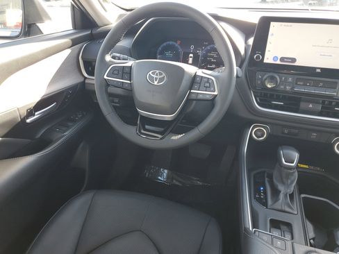 Used 2024 Toyota Grand Highlander Limited image 14