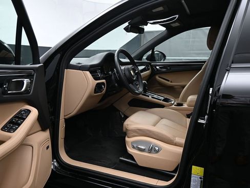 Used 2025 Porsche Macan AWD/4WD image 4