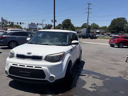 Used 2016 Kia Soul ! FWD image 6