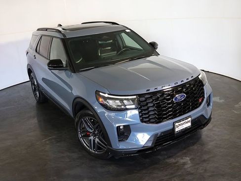 Used 2025 Ford Explorer ST AWD/4WD image 7
