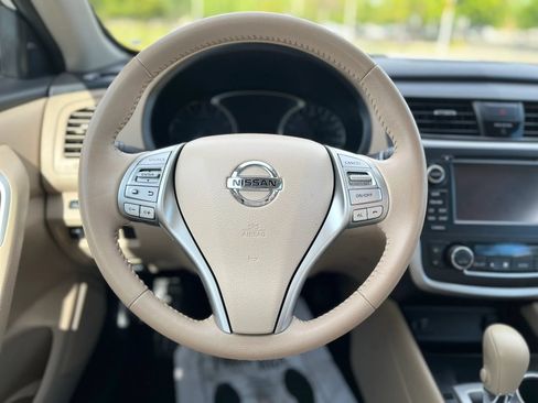 Used 2016 Nissan Altima 2.5 SV w/ Convenience Package FWD image 13