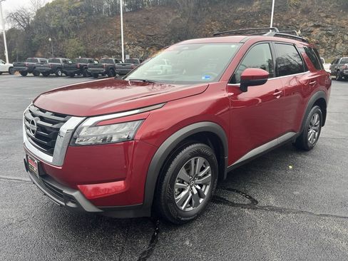Used 2025 Nissan Pathfinder SV image 5