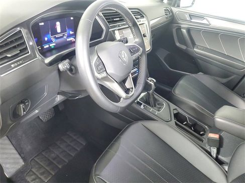 Used 2022 Volkswagen Tiguan SE image 19