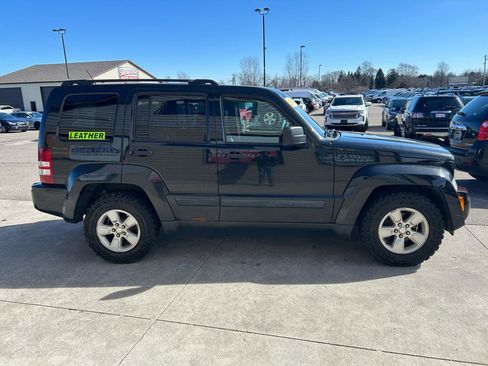 Used 2009 Jeep Liberty Sport w/ Popular Equipment Group image 4