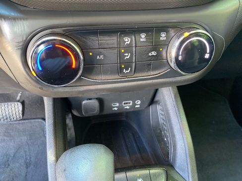 Used 2022 Chevrolet TrailBlazer LS FWD image 14