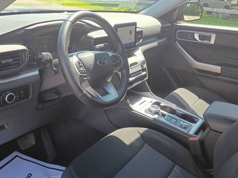 Used 2023 Ford Explorer XLT AWD/4WD image 9