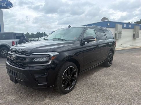 Used 2024 Ford Expedition Limited RWD image 2