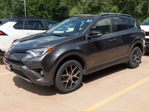 Used 2017 Toyota RAV4 SE w/ Power Extra Value Package AWD/4WD image 4