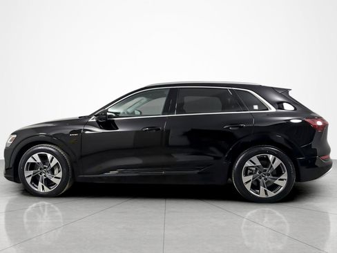 Used 2022 Audi e-tron Premium Plus w/ Premium Plus Package image 2