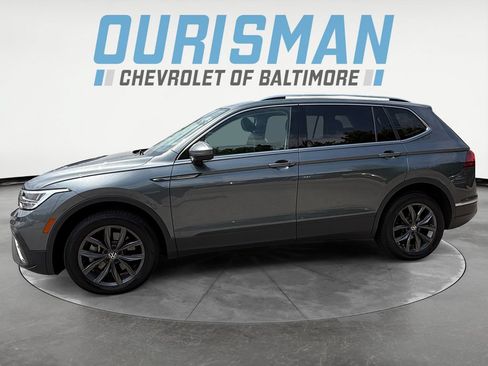 Used 2023 Volkswagen Tiguan SE FWD image 3