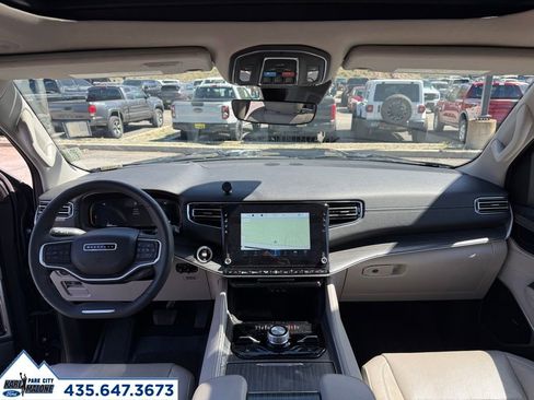 Used 2023 Jeep Wagoneer Series III w/ Premium Group I AWD/4WD image 32