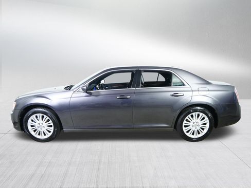 Used 2014 Chrysler 300 AWD w/ Driver Convenience Group image 4