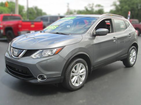 Used 2018 Nissan Rogue Sport SV w/ SV All-Weather Package AWD/4WD image 4