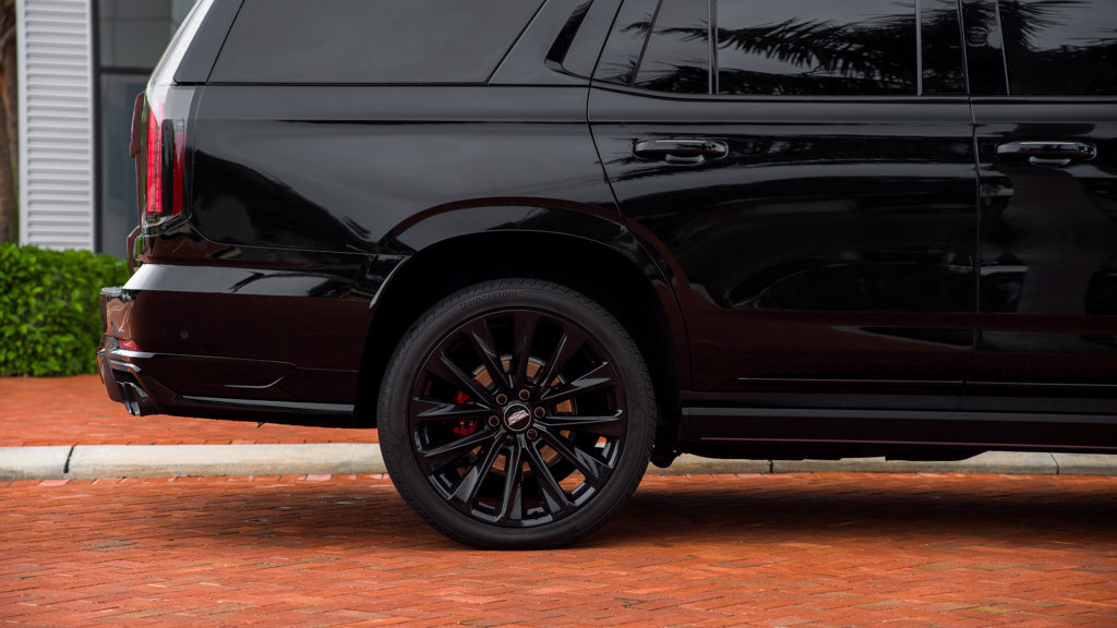 Used 2026 Cadillac Escalade V w/ LPO, ONYX Package AWD/4WD image 8