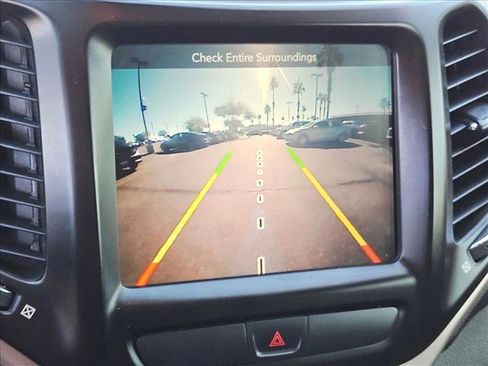 Used 2016 Jeep Cherokee Limited image 13