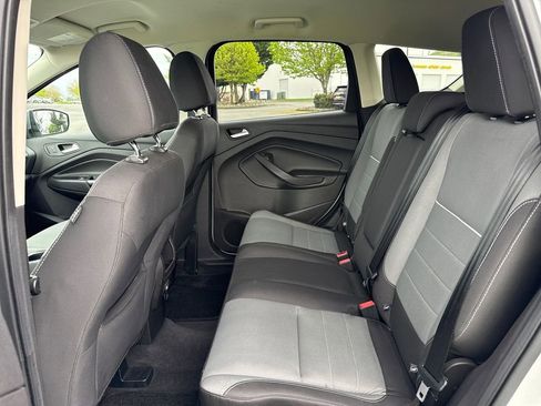 Used 2015 Ford Escape SE FWD image 15
