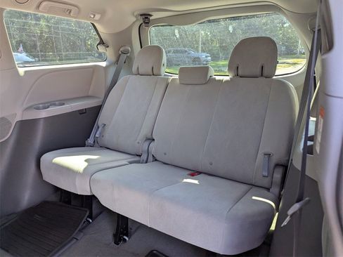 Certified 2017 Toyota Sienna L image 21