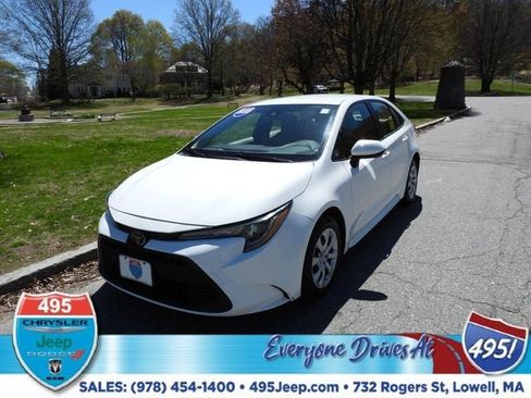 Used 2020 Toyota Corolla LE FWD image 1