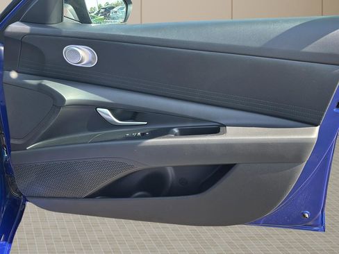 Certified 2025 Hyundai Elantra SE image 37
