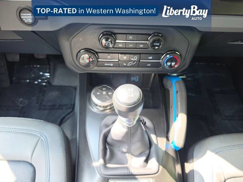 Used 2022 Ford Bronco Black Diamond AWD/4WD image 17