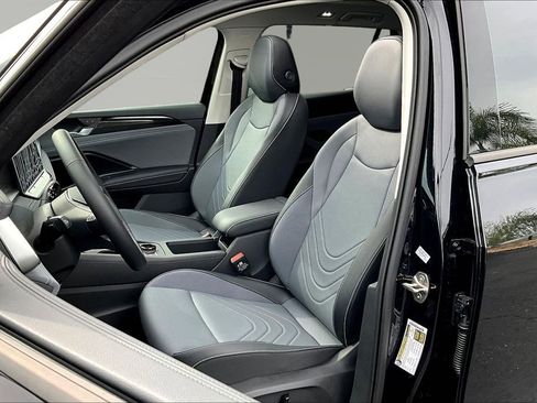 New 2026 Volkswagen Tiguan SE image 19