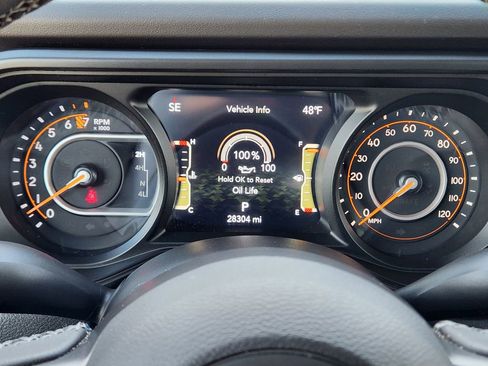Used 2025 Jeep Gladiator Mojave w/ Convenience Group AWD/4WD image 15