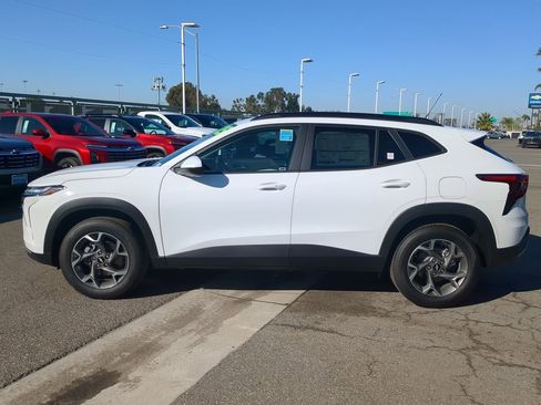 Used 2025 Chevrolet Trax LT w/ Driver Confidence Package image 5