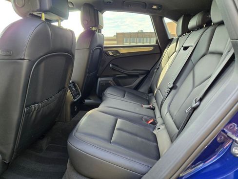Used 2025 Porsche Macan image 32