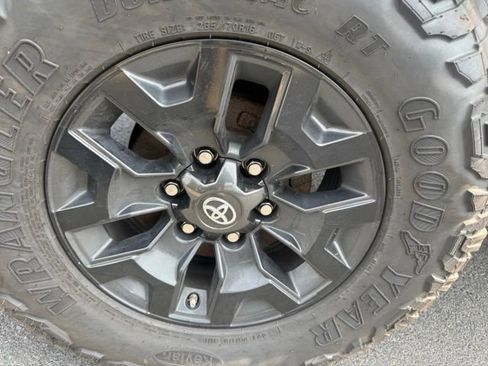 Used 2020 Toyota Tacoma TRD Off-Road w/ Technology Package AWD/4WD image 22