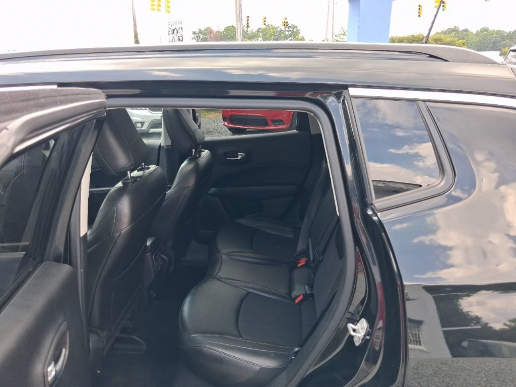 Used 2020 Jeep Compass Latitude w/ Popular Equipment Group FWD image 6