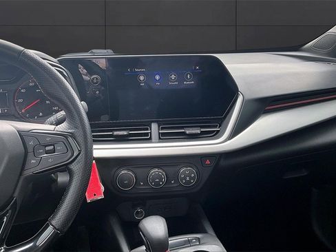 Used 2024 Chevrolet Trax RS w/ Sunroof Package image 4