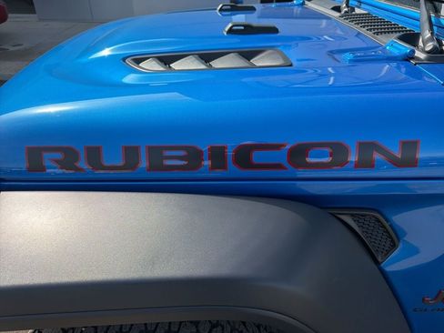 Used 2022 Jeep Gladiator Rubicon w/ Cold Weather Group image 10