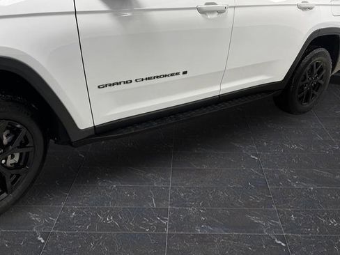 Used 2024 Jeep Grand Cherokee L Altitude image 34