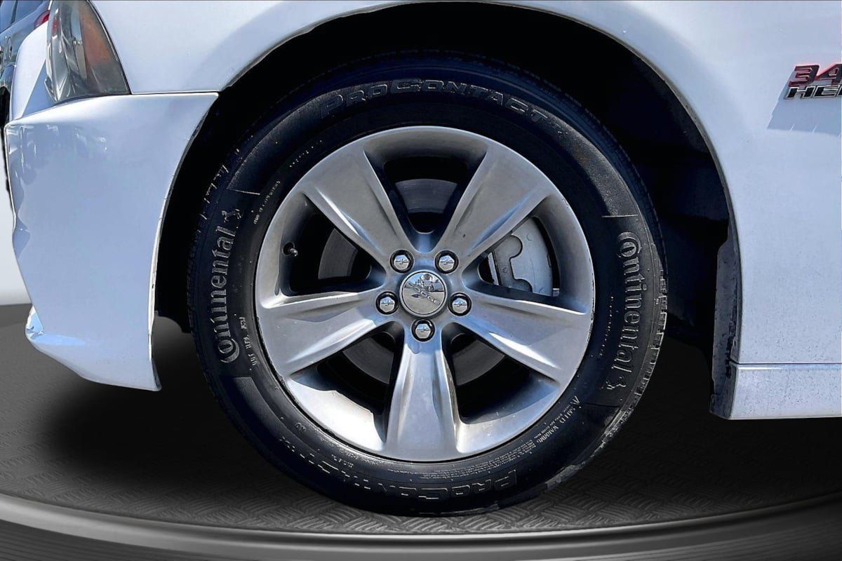 Used 2013 Dodge Charger R/T w/ Wheels & Tunes Group RWD image 9