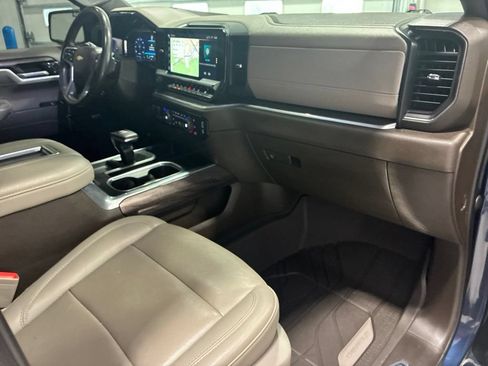 Used 2022 Chevrolet Silverado 1500 LTZ w/ Z71 Off-Road Package AWD/4WD image 45