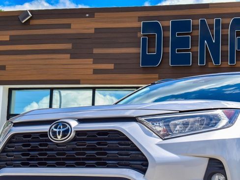 Used 2020 Toyota RAV4 XLE image 2