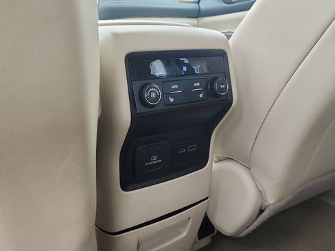 Certified 2022 GMC Acadia Denali w/ Denali Technology Package AWD/4WD image 21