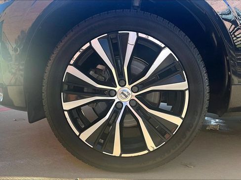 Used 2024 Volvo XC60 B5 Plus w/ Protection Package Premier AWD/4WD image 11