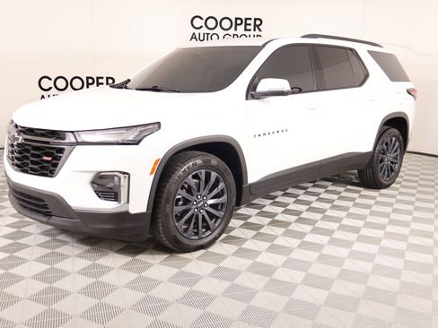 Used 2023 Chevrolet Traverse RS image 12