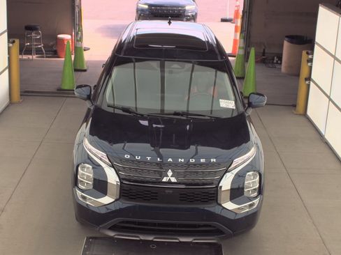 Used 2023 Mitsubishi Outlander SE AWD/4WD image 2