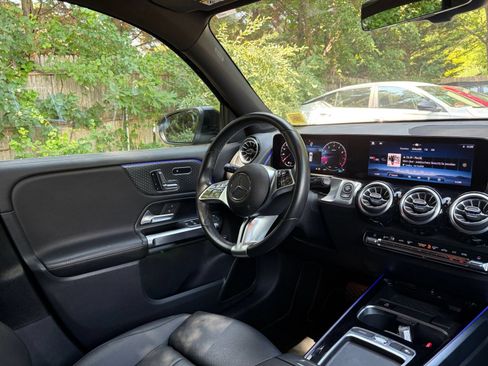 Used 2025 Mercedes-Benz GLB 250 image 37