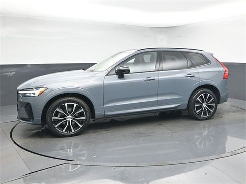 Used 2023 Volvo XC60 B5 Ultimate w/ Climate Package image 4