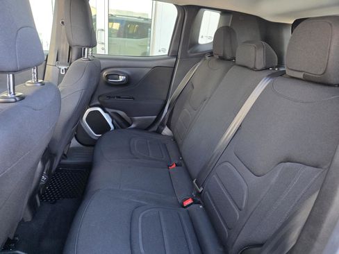 Used 2019 Jeep Renegade Latitude w/ Cold Weather Group image 5