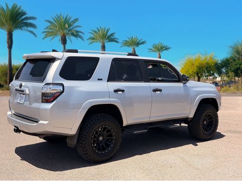 Used 2021 Toyota 4Runner SR5 Premium w/ Moonroof Package AWD/4WD image 5