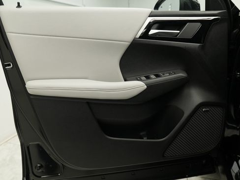 New 2025 Mitsubishi Outlander SE image 16