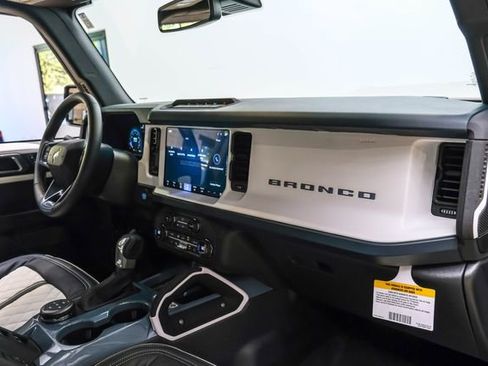 Used 2025 Ford Bronco Heritage Edition image 25