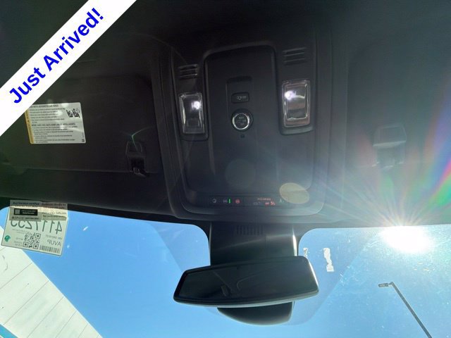 Used 2025 Chevrolet Suburban Z71 AWD/4WD image 35