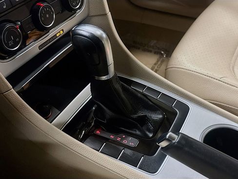 Used 2013 Volkswagen Passat 2.5 SE image 18